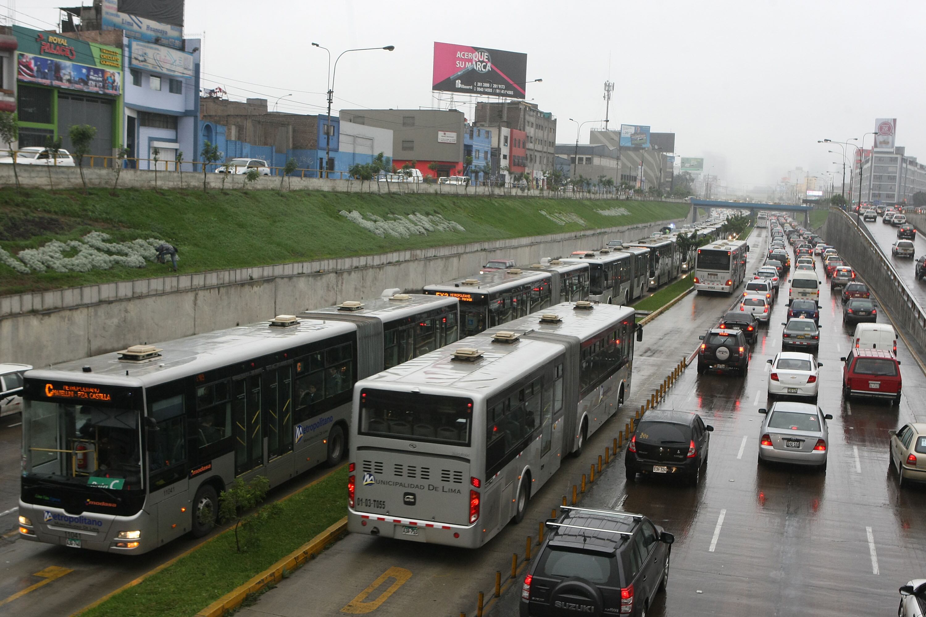 Metropolitano en riesgo de suspensión a partir de agosto por deudas.