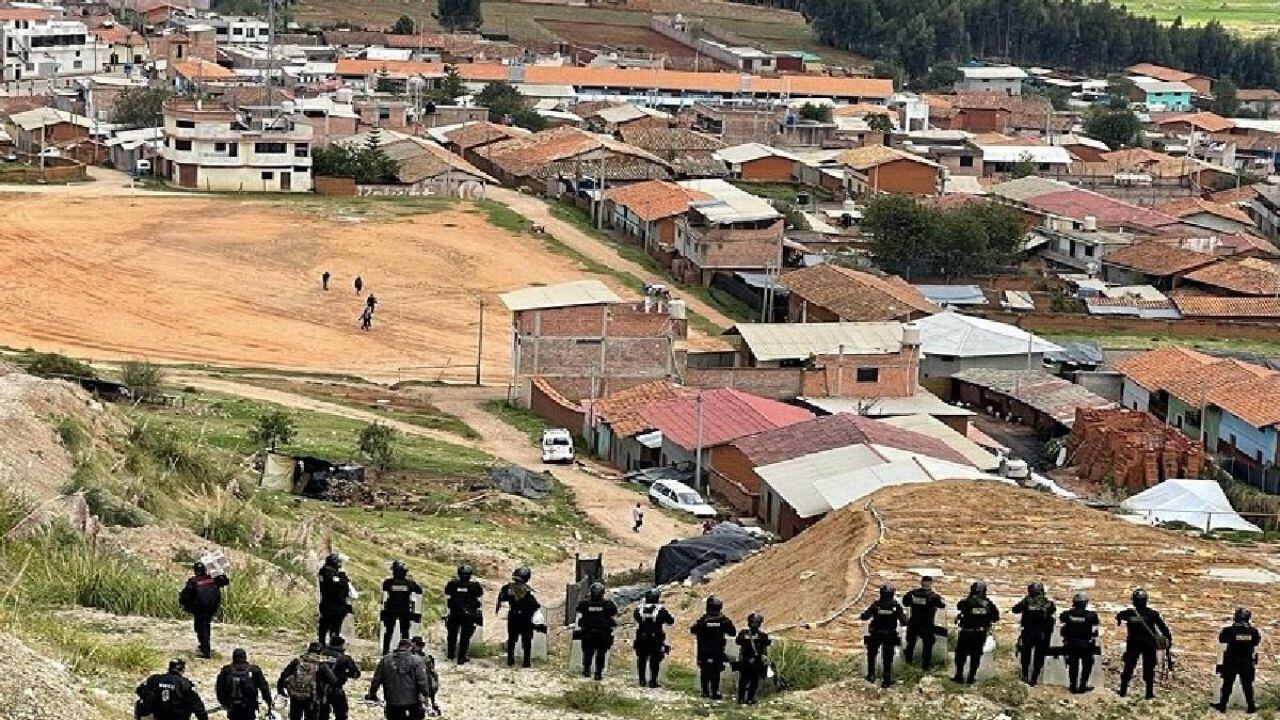 El ministro de Energía y Minas, Óscar Vera, asegura que el gobierno anterior alentó esta actividad ilegal; sin embargo, afirma que ahora trabajan para intensificar acciones contra organizaciones criminales en la provincia de Pataz. De otro lado, dice que hay más de 5 mil mineros que no accedieron a proceso de formalización.