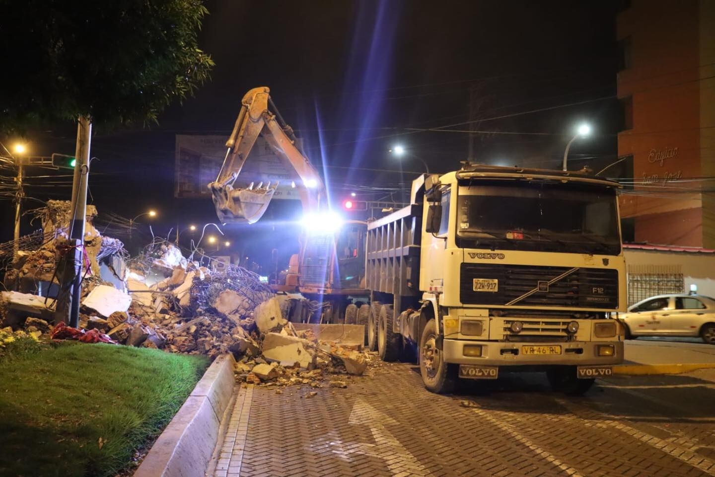 Demolieron caseta de seguridad en avenida Matropolitana. Foto: difusión.