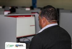 Postulantes de Ica rinden examen para licencias profesionales de conducir