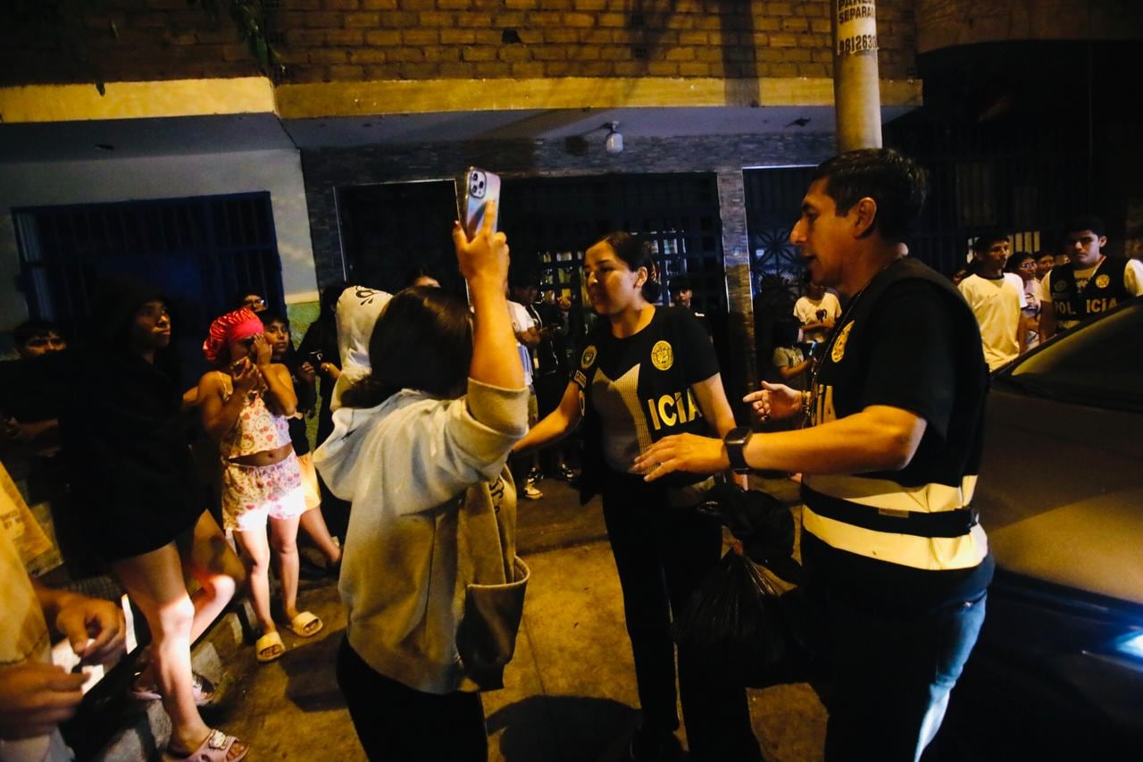 Vecinos salieron de sus viviendas tras escuchar detonación del explosivo.