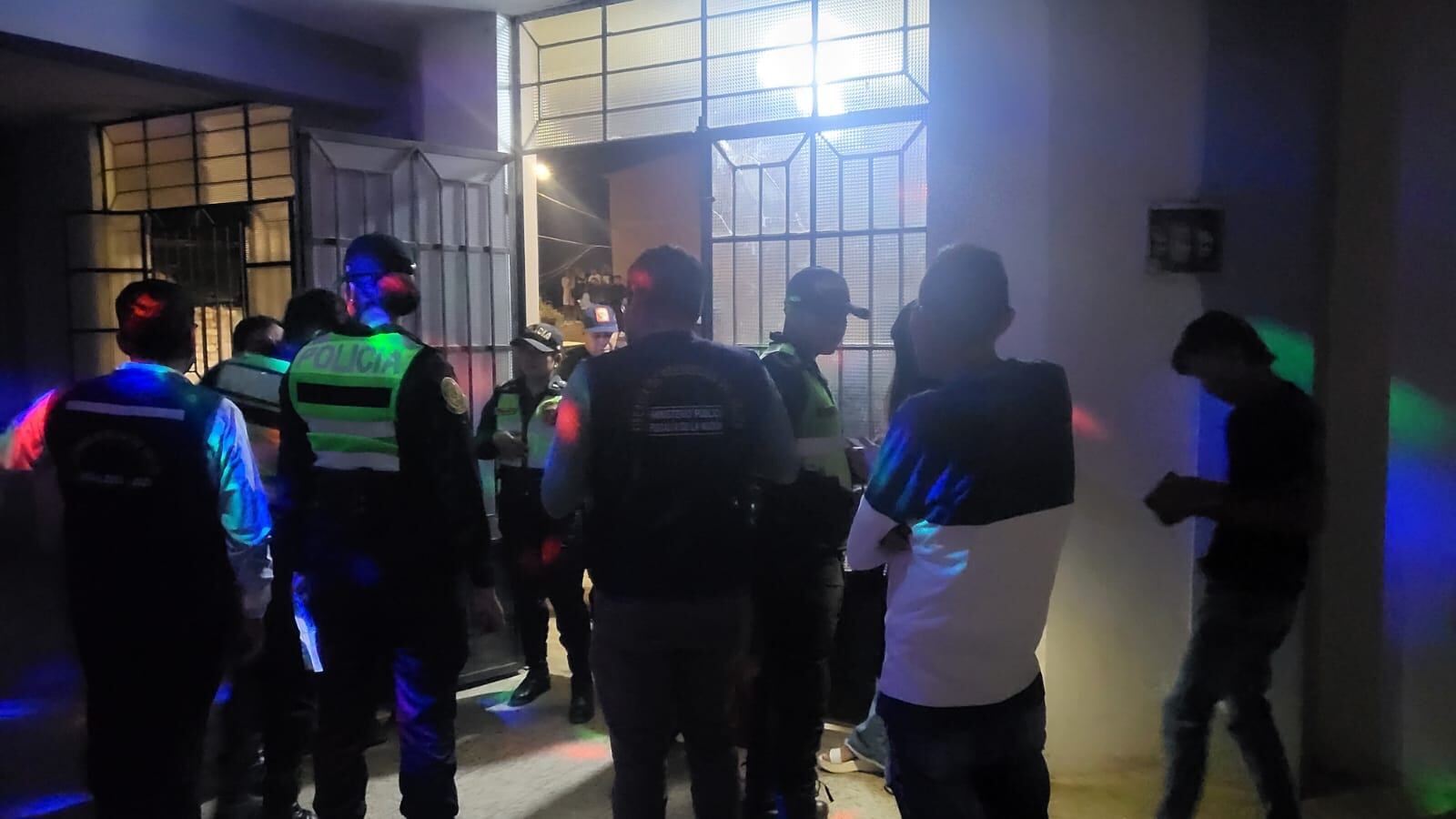 Las autoridades encontraron en uno de estos locales a un menor de 16 años y extranjeras