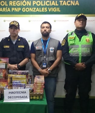 Pirotécnicos incautados en feria navideña cerca del mercadillo Polvos Rosados