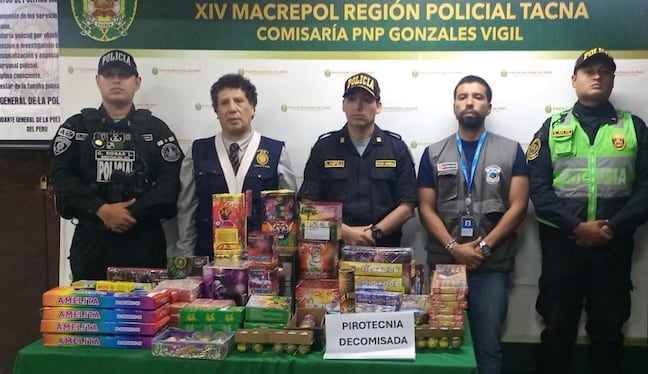 Pirotécnicos incautados en feria navideña cerca del mercadillo Polvos Rosados