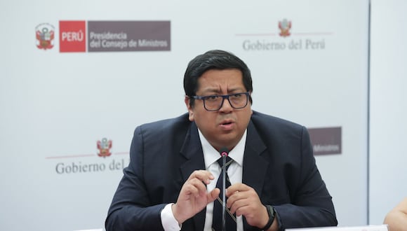 Ministro de Economía descartó su renuncia ante la prensa. (Foto: Andina)
