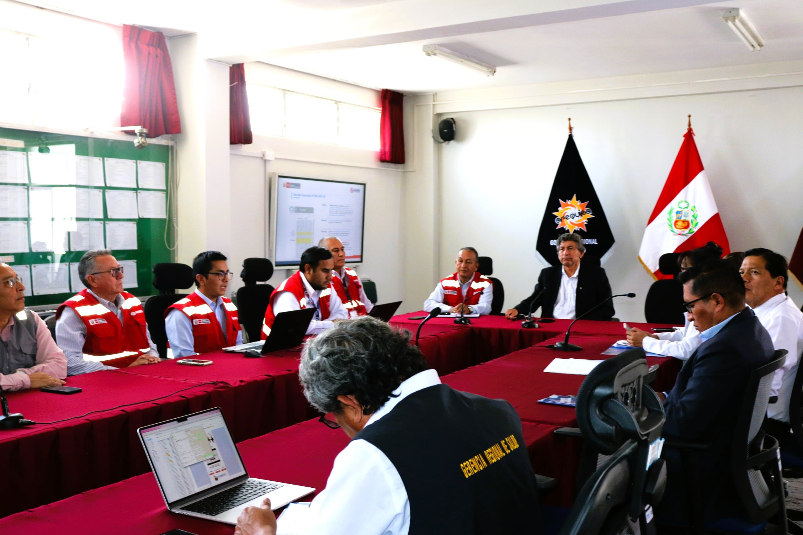 Reunión de funcionarios de salud por tecnología BIM en hospital IREN Sur de Arequipa. Foto: ANIN.