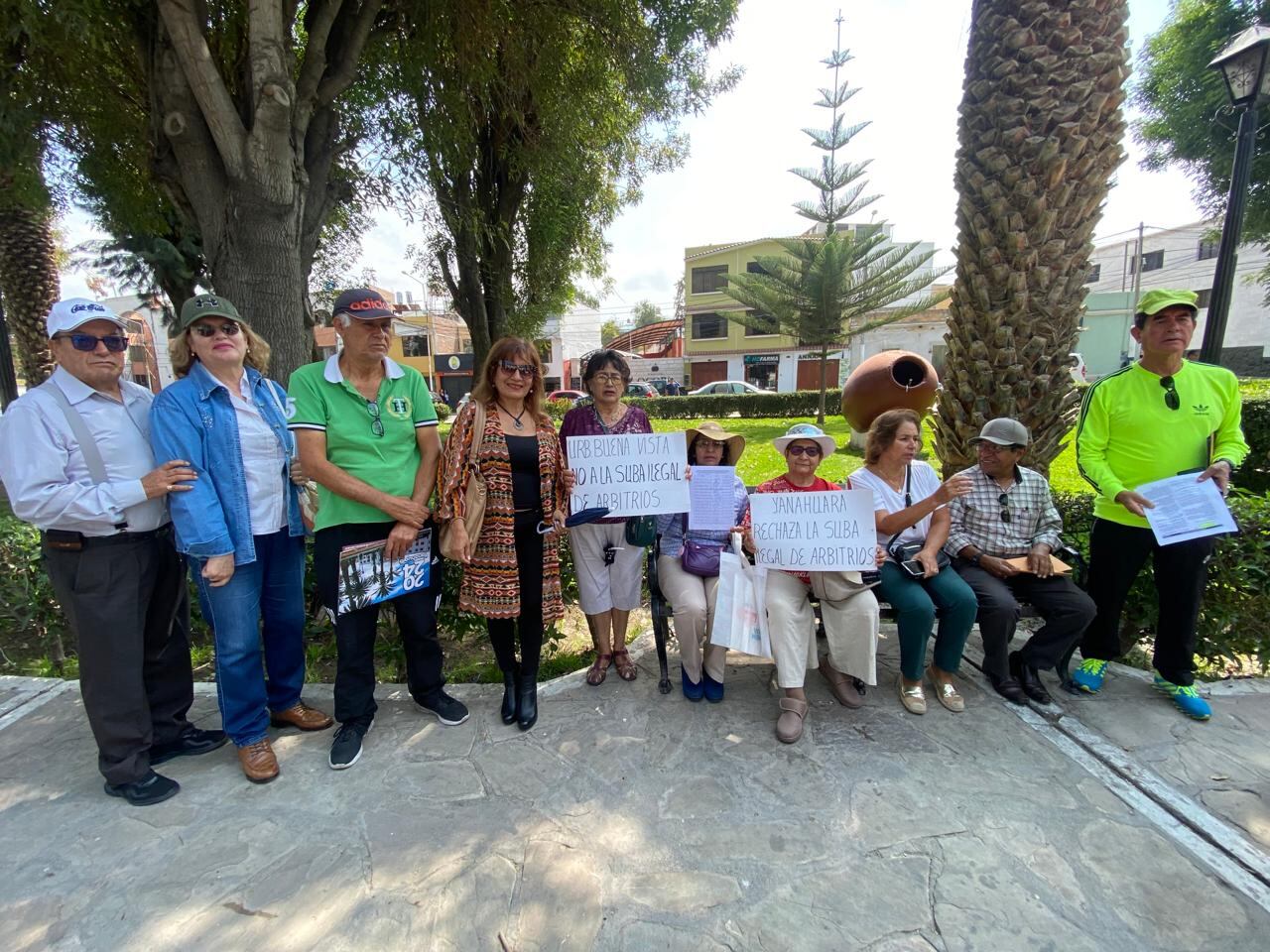Protestan por la suba de pago de arbitrios municipales en Yanahuara. (Foto: Omar Cruz)