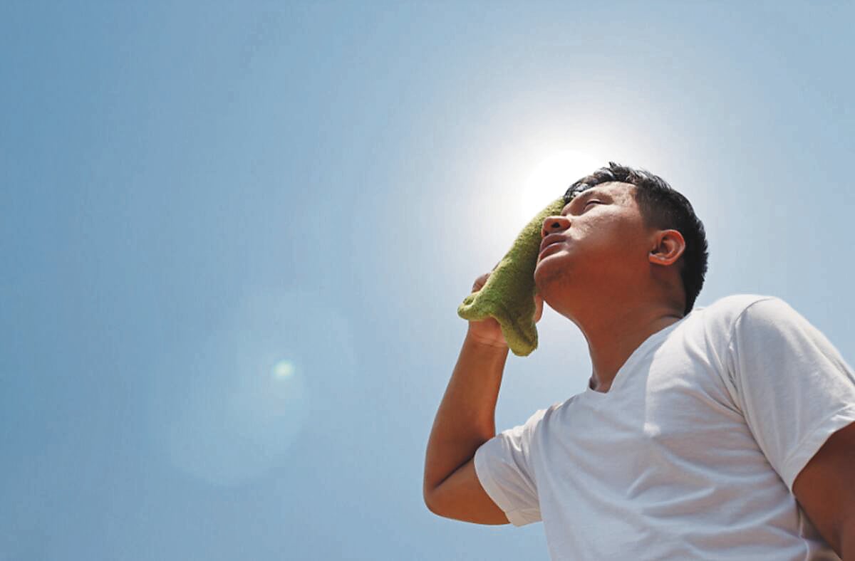 El Servicio Nacional de Meteorología e Hidrología del Perú (Senamhi) informó que los valores de las temperaturas diurnas se mantendrán por encima de lo normal en la costa peruana hasta el 14 de abril, especialmente, en localidades alejadas del litoral.