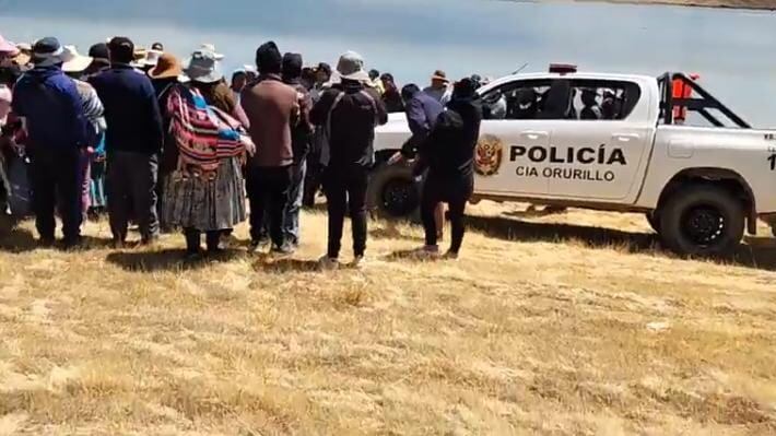 Según las indagaciones, en horas de la tarde del martes, el vehículo menor conducido por el infortunado profesional, se despistó y terminó en el canal de riego.