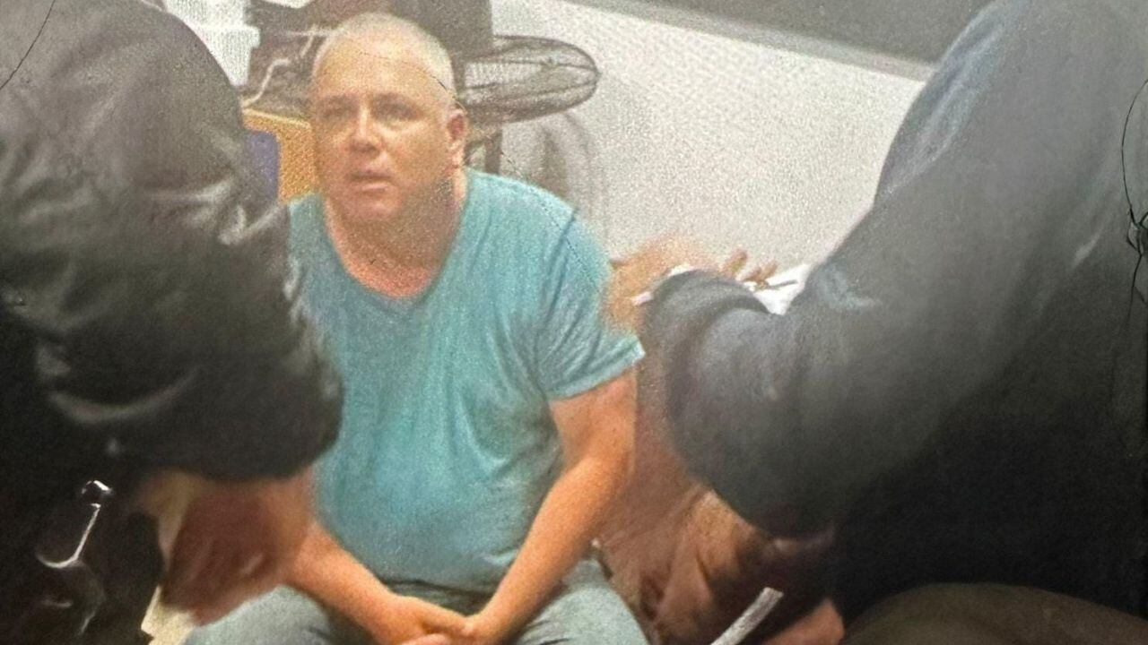 Los abogados de los 27 detenidos alegaron que solo les dieron horas para revisar acusación de Fiscalía que consta de 30 tomos y miles de folios. Juez pasó audiencia para mañana.