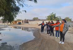 Escolares sufren por colapso de desagüe en Piura