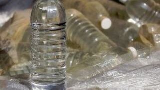 EEUU: Venden agua sucia a mil dólares la botella
