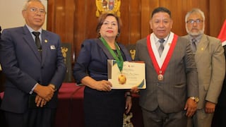 Asociación de Universidades del Perú confiere distinción Rectora Líder a Yolanda Peralta Chávez