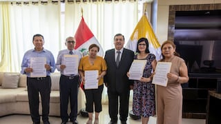 Servidores públicos del Gobierno Regional de Ica son reconocidos por ascenso laboral