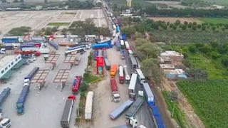 Huaico bloquea 20 km de la Panamericana Sur en Ocucaje, Ica