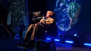 Stephen Hawking quiere ser un villano de James Bond 