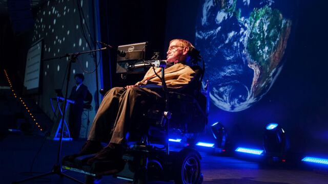 Stephen Hawking quiere ser un villano de James Bond 