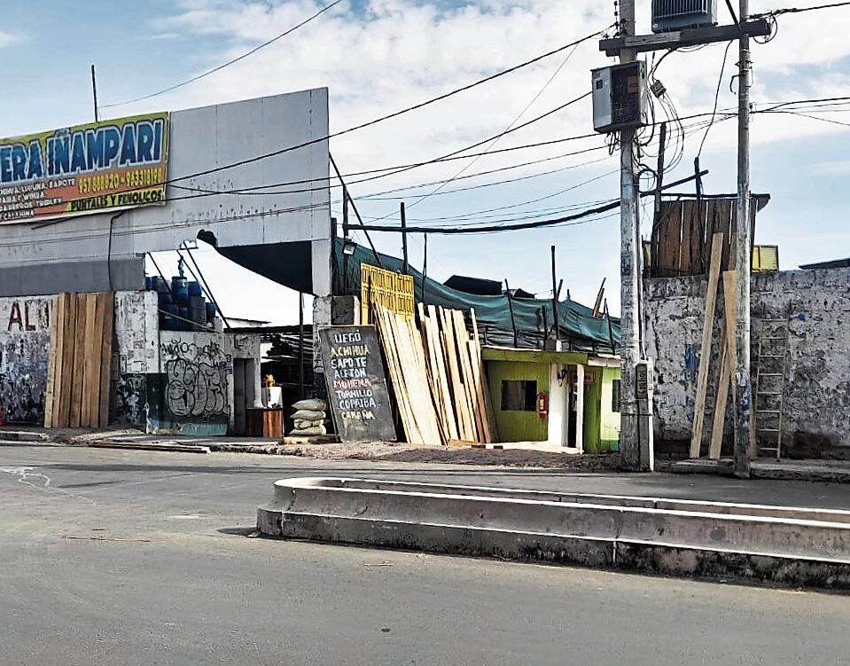 Negocio de venta de maderas en la Av. Jesús. Foto: GEC.