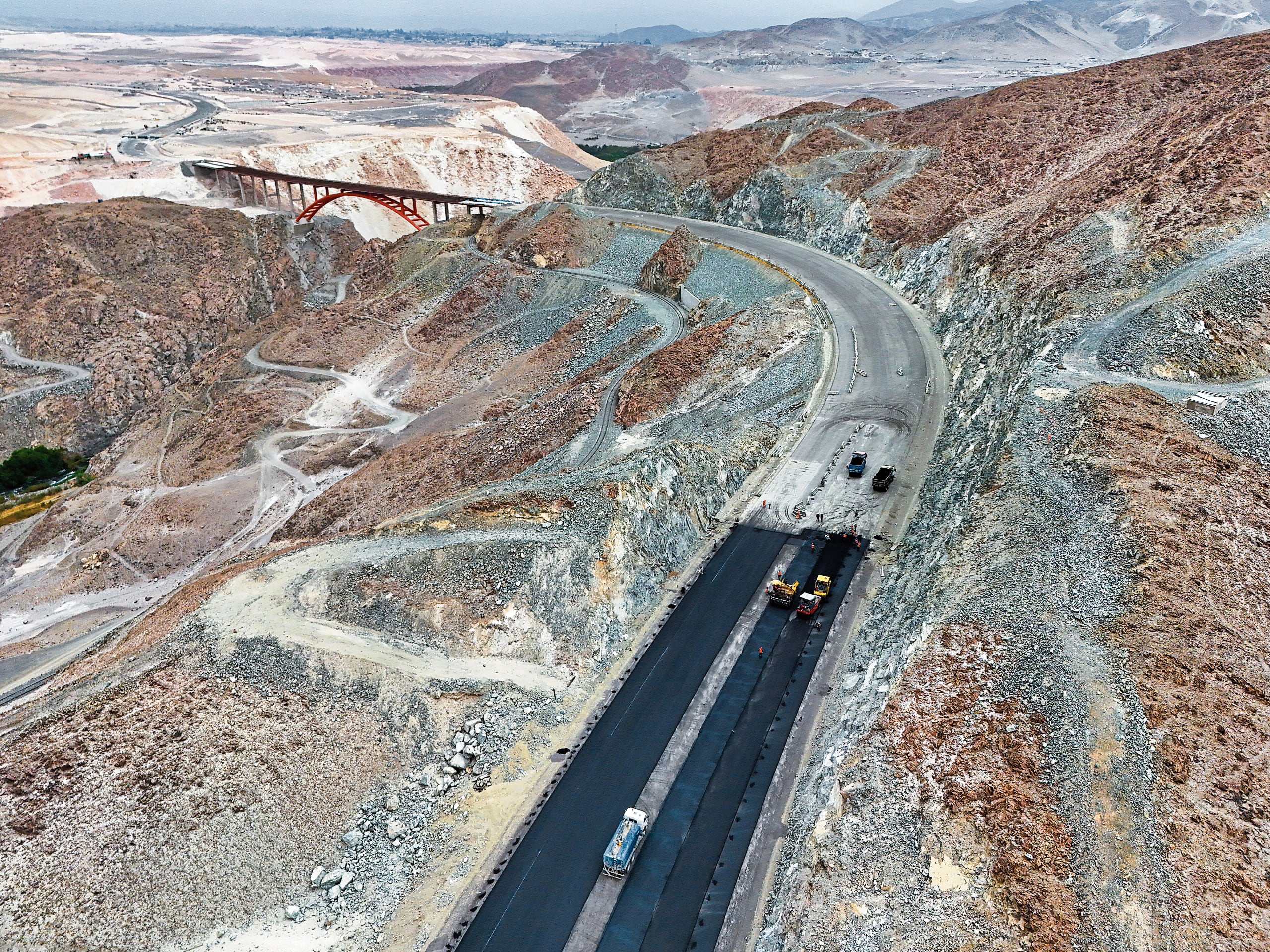 Faltan dos empalmes para usar el puente Arequipa-La Joya. (Foto: GRA)