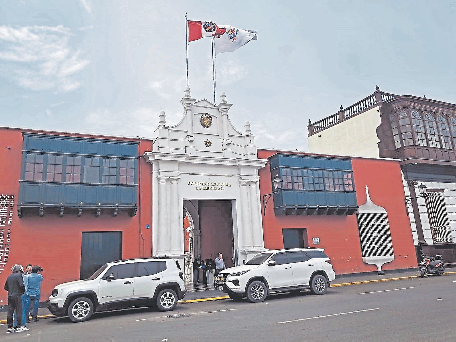 Según la Contraloría, se omitió la indagación de mercado para fijar el costo de la campaña en S/ 479 mil. Caso fue comunicado a gobernadora.