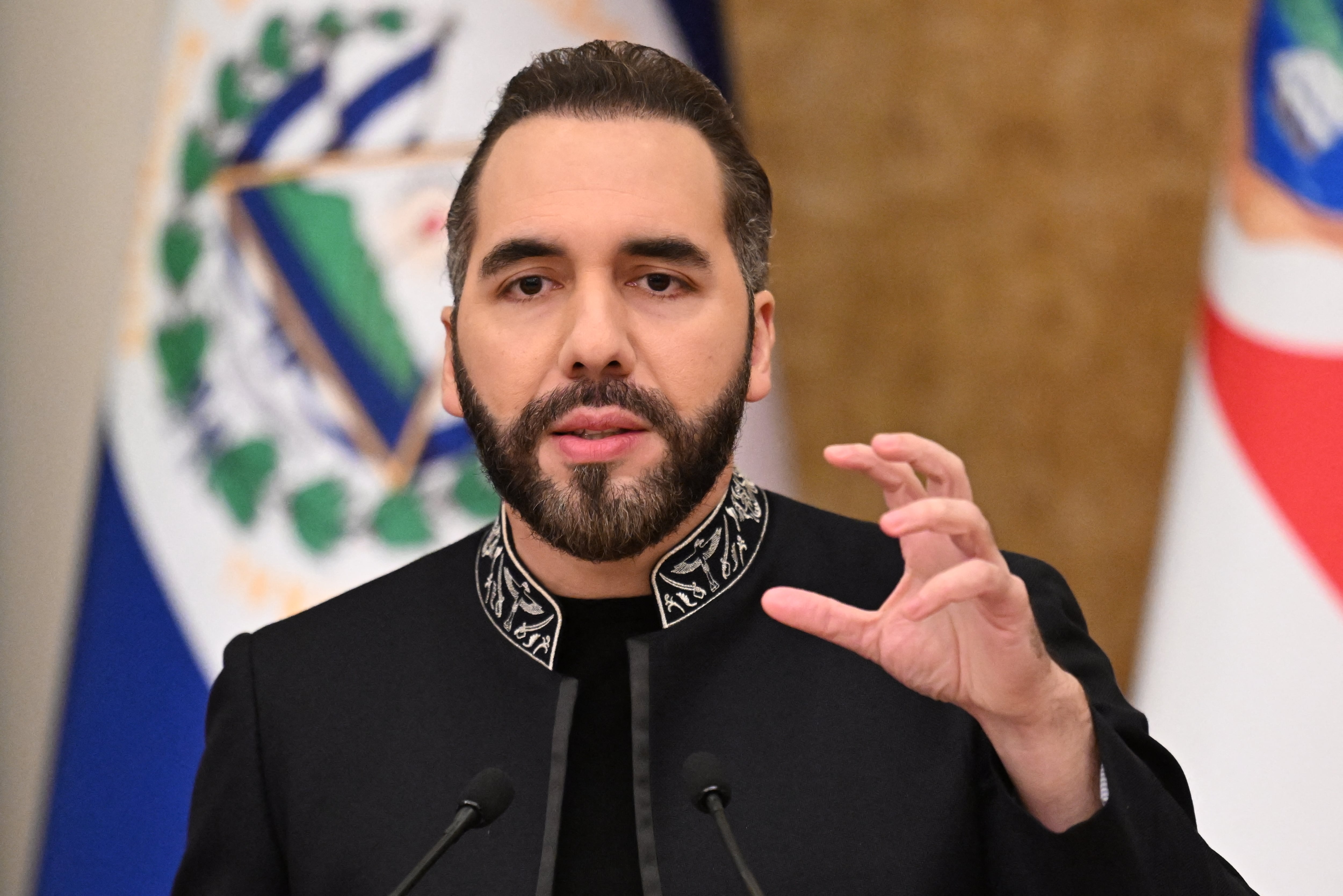 El presidente de El Salvador, Nayib Bukele, habla durante una conferencia de prensa el 16 de octubre de 2026. (Foto de MARVIN RECINOS / AFP).
