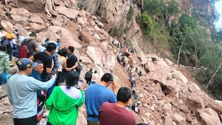 Huaico bloquea carretera Perené–Pichanaki y deja cientos de vehículos varados