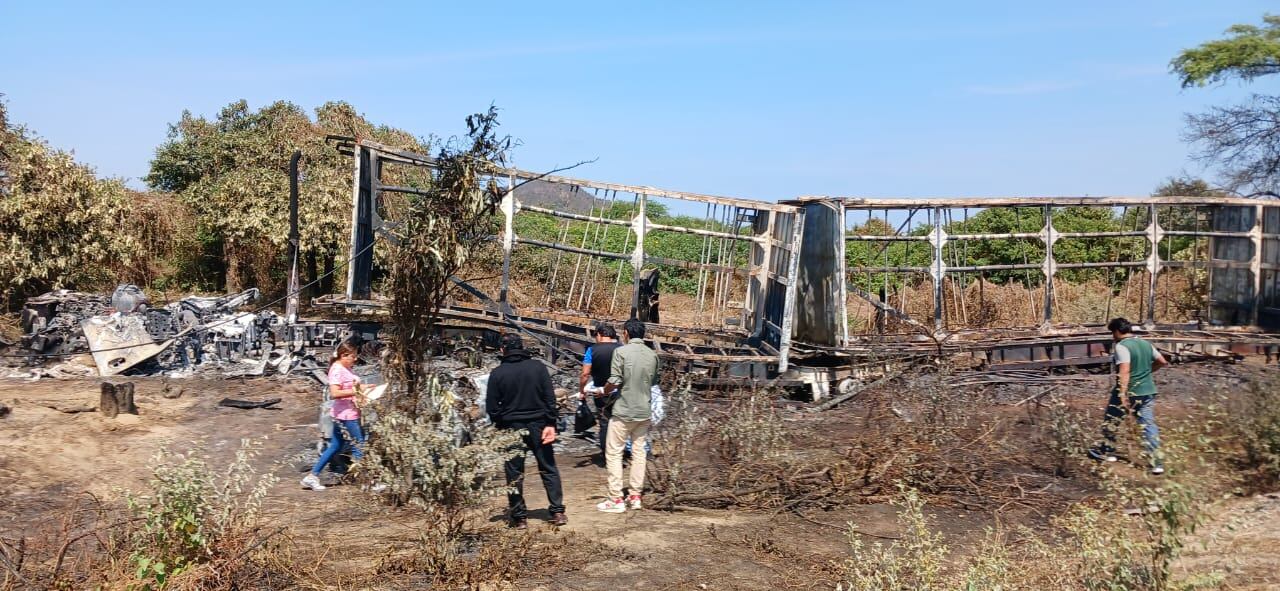 El hombre quedó atrapado entre los fierros retorcidos y no pudo salir a tiempo