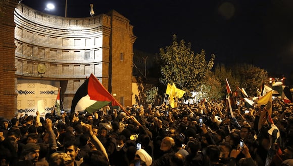 Manifestantes atacan embajadas de Israel y Estados Unidos en varias partes del mundo.