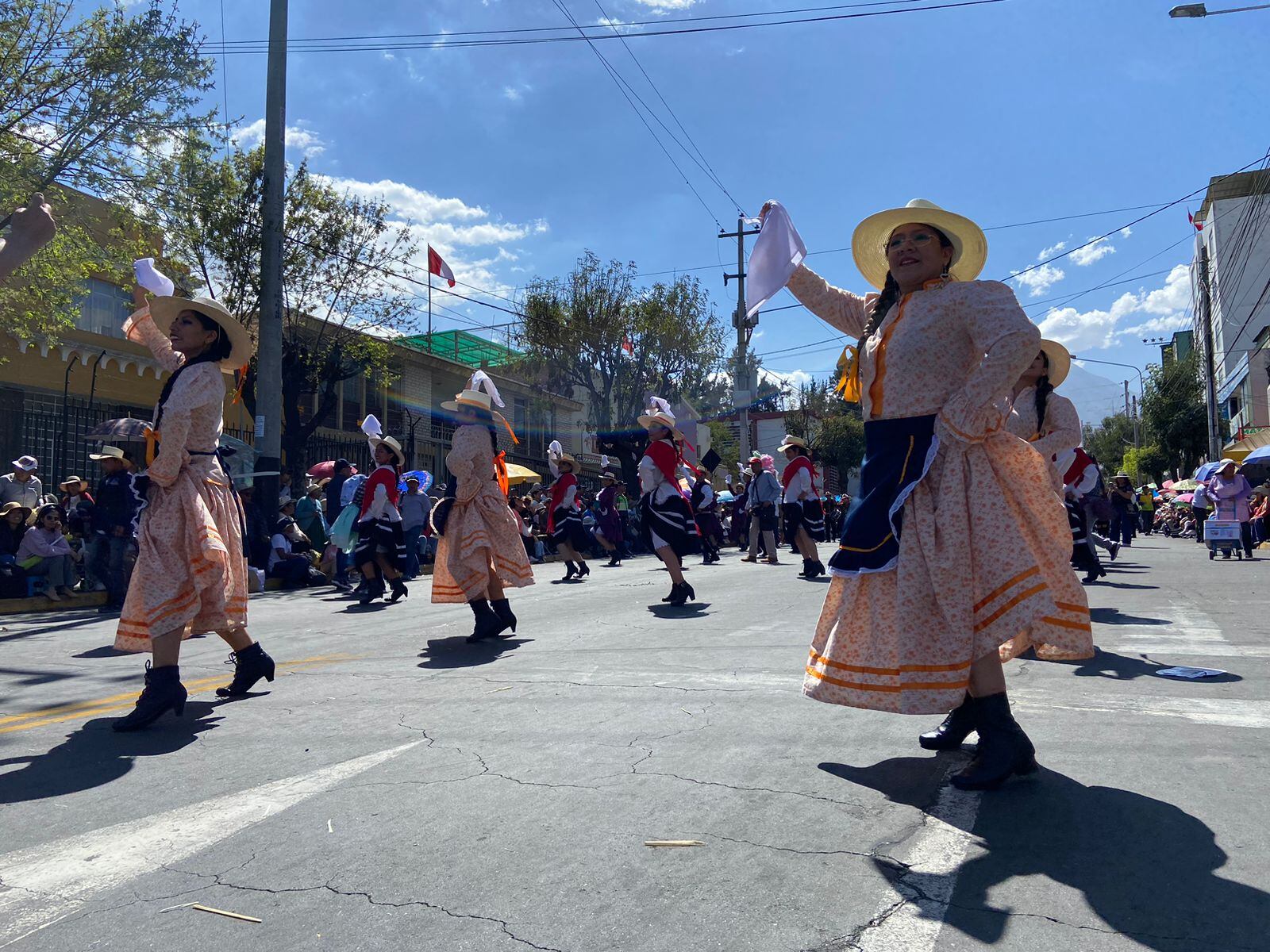 Los danzarines son aplaudidos por el público arequipeño (Foto: GEC)