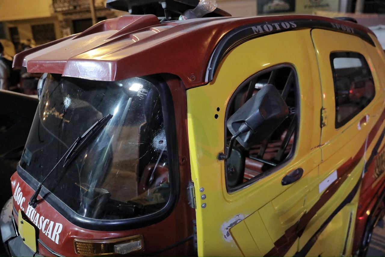 El conductor fue interceptado en Huáscar cuando iba a recoger a su hija. Recibió un disparo en el pómulo izquierdo y permanece con pronóstico reservado. (Fotos: GEC)