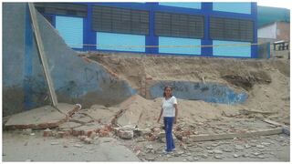 ​San Juan de Miraflores: pared de colegio se cae y estudiantes se salvan (VIDEO)