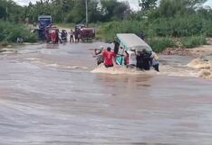 Piura: Siete personas salvaron de morir ahogadas al cruzar quebrada