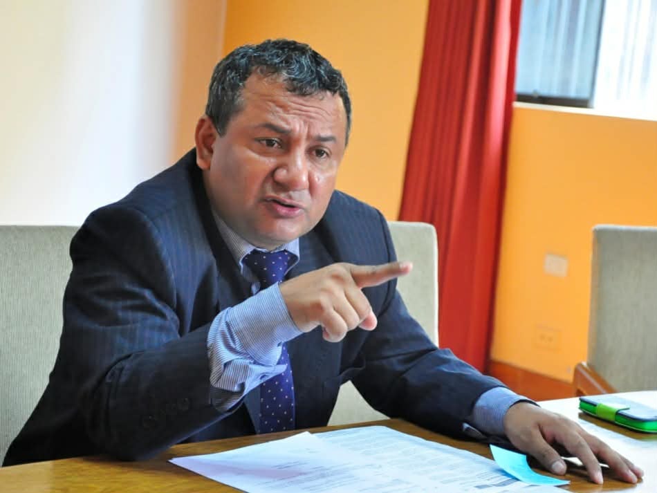 Dijo que Vicente Tiburcio debe venir acompañado de un equipo de élite especializado en investigación criminal e inteligencia, desligándose de los agentes que hoy tenemos aquí, de los que por la falta de resultados se ciernen sospechas de complicidad.