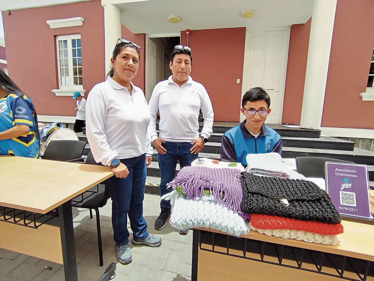 Superan sus límites para salir adelante, siempre con apoyo de sus familiares. Foto: GEC.