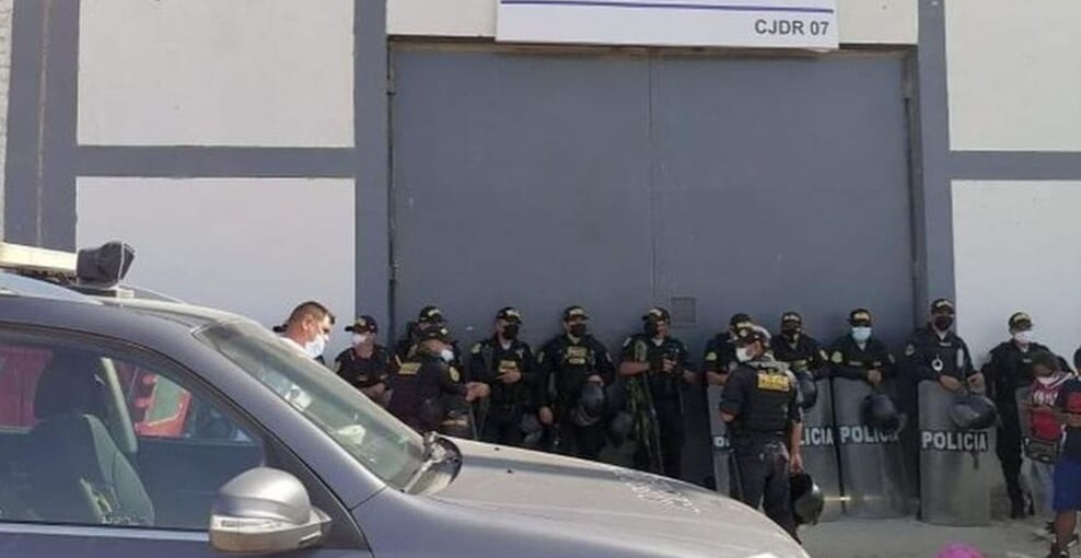 Menor de 17 años fue retenido y golpeado por los vecinos en el parque España de Sullana