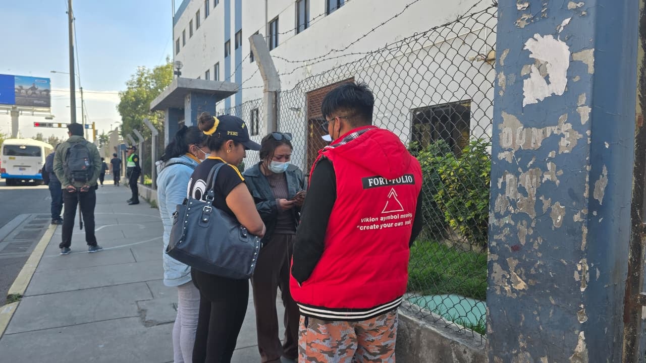 Familiares exigen justicia por la muerte de joven madre tras cirugía estética en una clínica privada en Caym, en Arequipa. Foto: GEC.