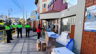 Estudiantes no pueden ingresar a colegios, ONPE no desocupa locales en Arequipa