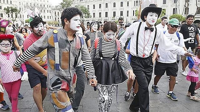 Más de 100 mimos realizan una maratón recordando el fallecimiento de Piqueras