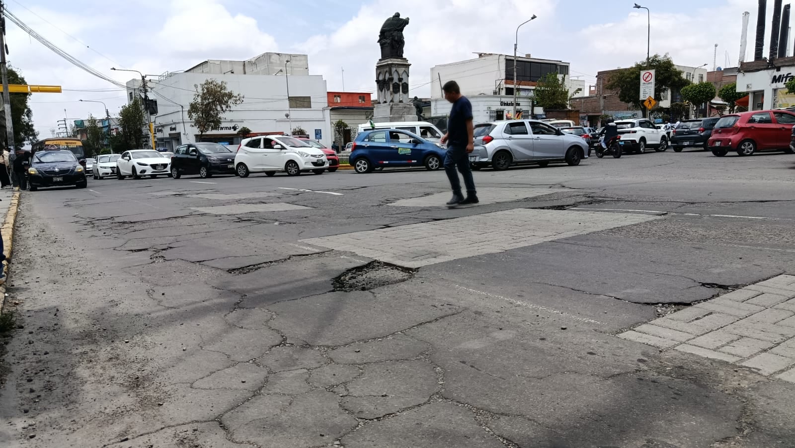 Deterioro de vías en Arequipa. (Foto: Jeamilett Chirinos/@photo.gec)