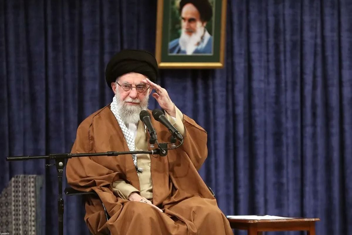 Ante el temor de que fuera asesinado o apartado del poder, Jameneí nombró hace una semana a algunos líderes políticos iraníes como posibles administradores de Irán, (Foto: EFE/EPA/Oficina del líder supremo de Irán)