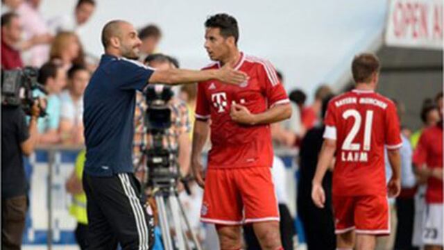 Claudio Pizarro y Pep Guardiola tuvieron tensa discusión en amistoso del Bayern Munich