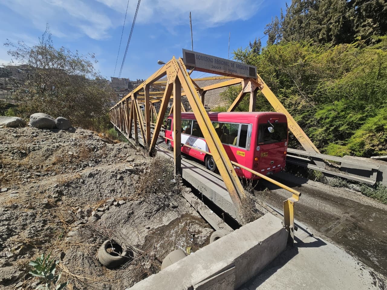 Puente en el sector La Mansión, distrito de Socabaya. (Foto: Yunsu Pariapaza/@photo.gec)