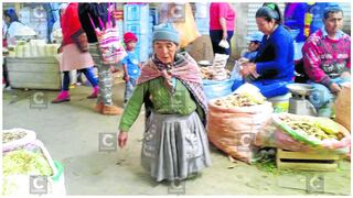 Huancayo: Abuela que se desplaza de rodillas pide una pensión para sobrevivir