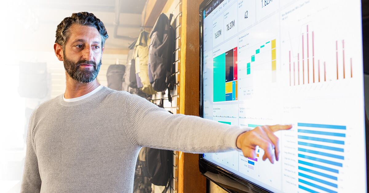 Las capacitaciones están dirigidas a estudiantes, emprendedores y profesionales que buscan mejorar sus habilidades digitales y prepararse para el futuro del trabajo.