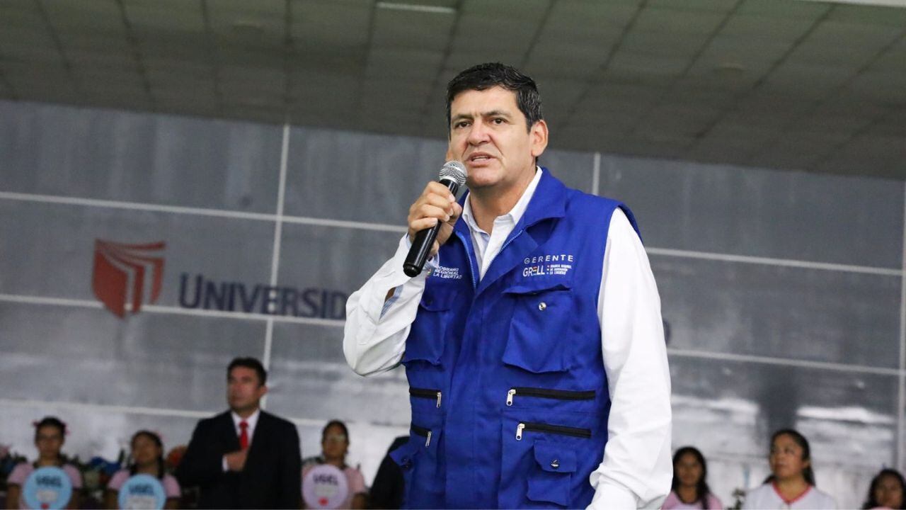 Consejeros de la bancada de Trabajo más Trabajo, Frank Solórzano y Robert De la Cruz, señalan que Fiscalía debe investigar procedencia de títulos que el gerente Martín Camacho obtuvo en el instituto superior Virgen de la Puerta. El funcionario de Acuña aseguró que los denunciará y afirmó que solo “hablan tonterías”.