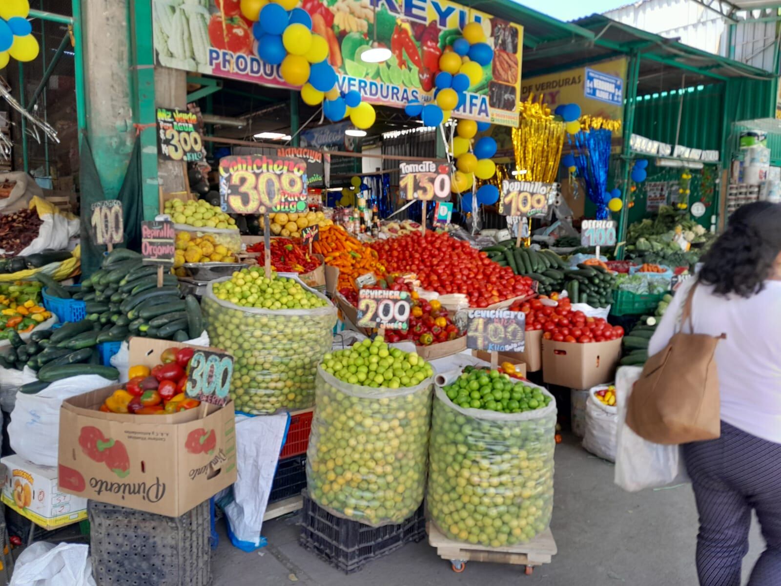 El precio del limón está desde 2.00 soles, por kilo en el mercado Metropolitano. (Foto: Yorch Huamaní)