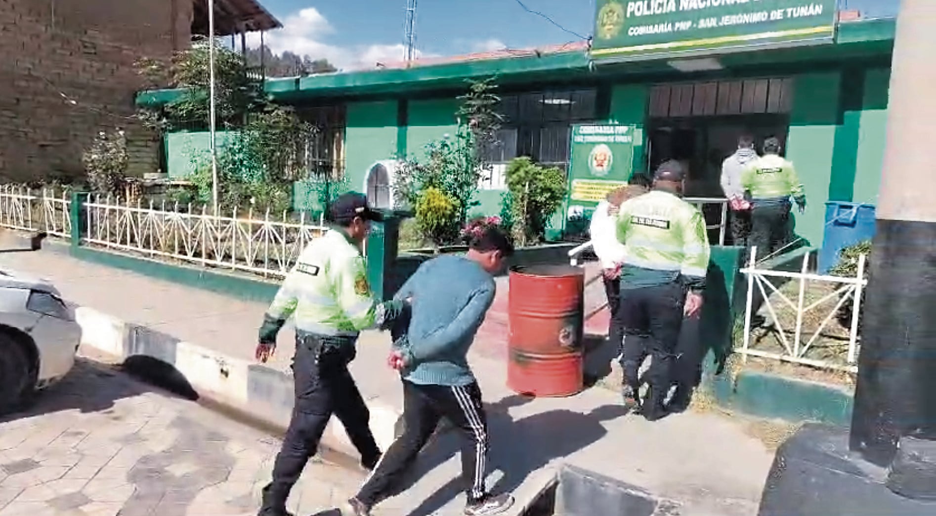 Menos mal que la policía echó guante de estos sujetos que eran un peligro sueltos