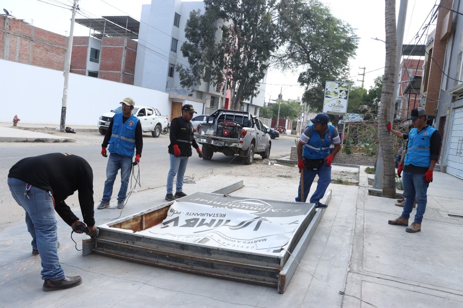 Retiran paneles publicitaciones que no contaban con autorización municipal