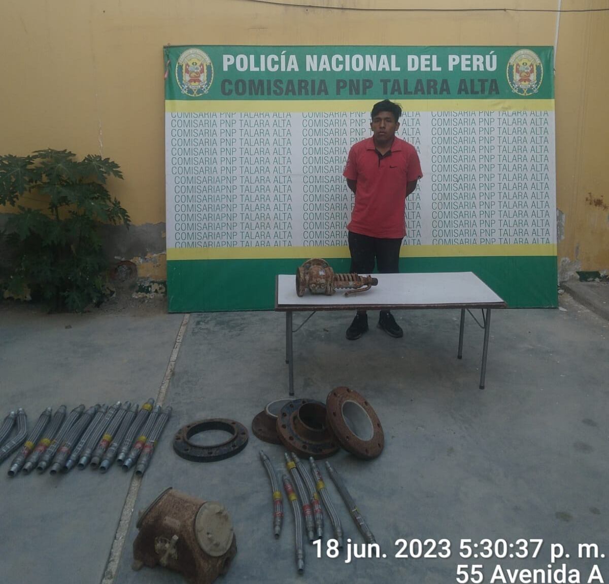 Delincuentes fueron sorprendidos robando material de Petroperú. Tras una persecución, atrapan a miembro de banda