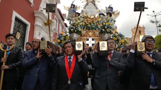 Puno: Solemne misa y procesión en honor a la Santísima Virgen de la Candelaria